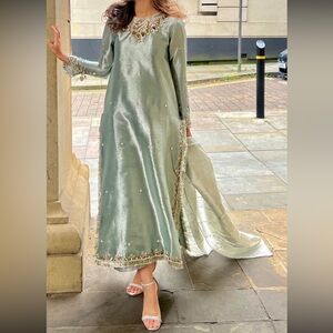 Brand new medium 3 pc